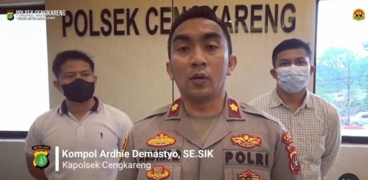 keterangan_kapolsek_cengkareng_kompol_ardhie_demastyo_840x576.jpeg