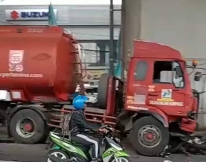 lokasi_kecelakaan_maut_truk_pertamina_foto_pmjscreenshot_vid_840x576.jpg