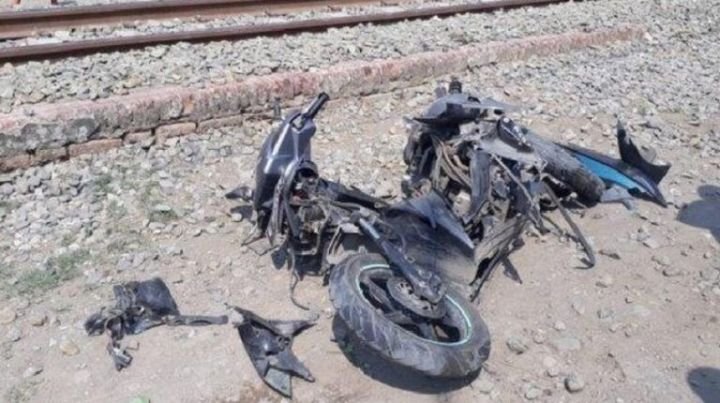 motor_tertabrak_kereta_1_840x576-768x430-1.jpg