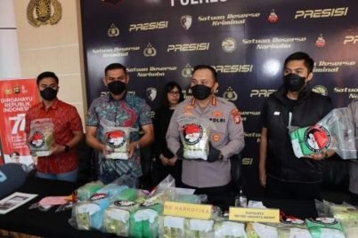 pengungkapan_kasus_narkoba_polres_jakbar_840x576-768x512-1.jpeg