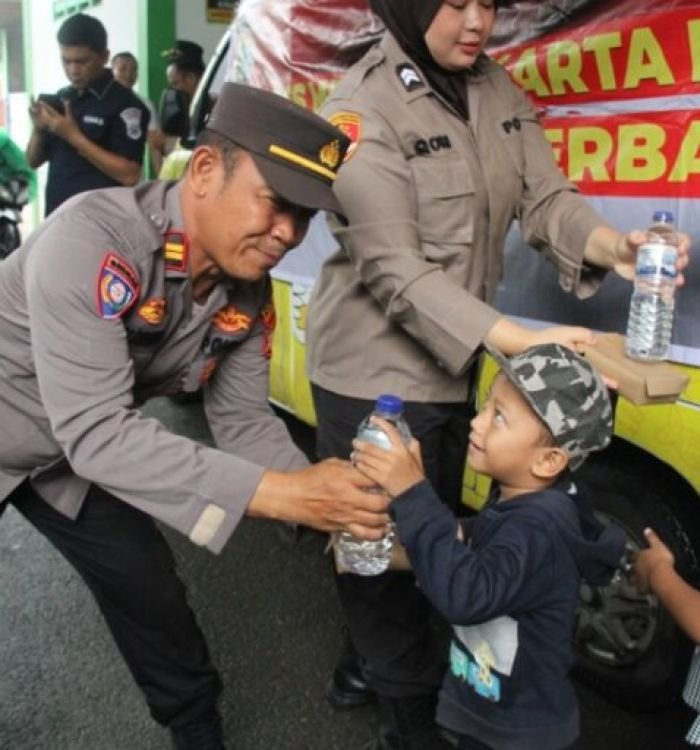 polres_metro_jakarta_barat_melalui_sat_binmas_840x576-768x512-1.jpeg