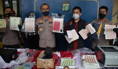 rilis-polres-pelabuhan-tanjung-priok-ungkap-materai-palsu.jpg