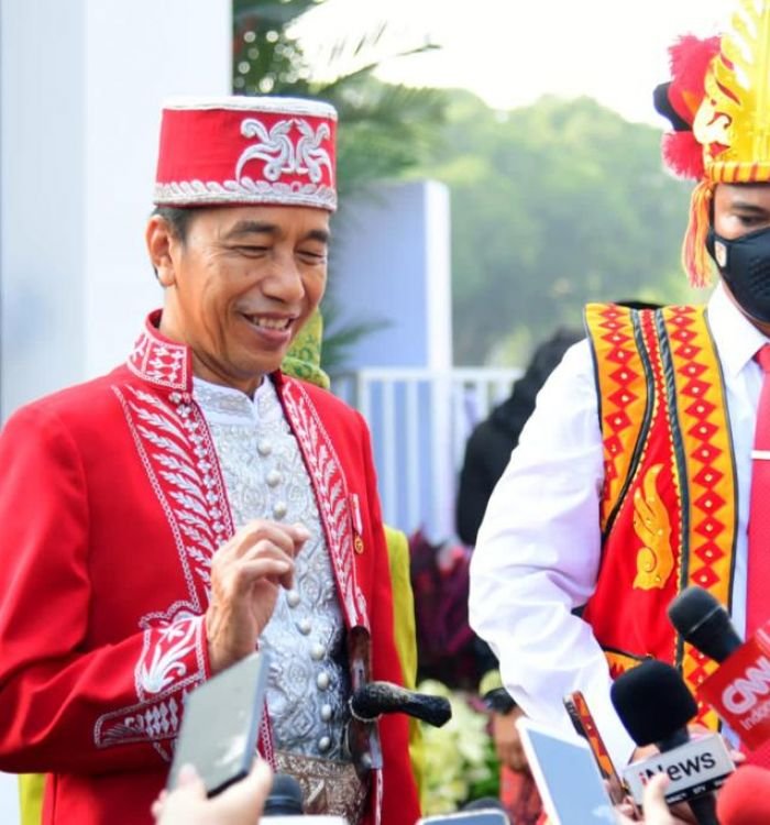 setkab-Presiden-Jokowi-Kenakan-Baju-Adat-Buton-pada-HUT-ke-77-Kemerdekaan-RI.jpeg