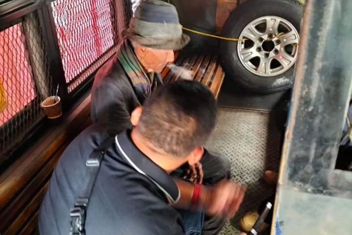 tenteng-keris-dan-merapal-mantra-orang-gila-mengamuk-takuti-warga-tambora-alt.jpg